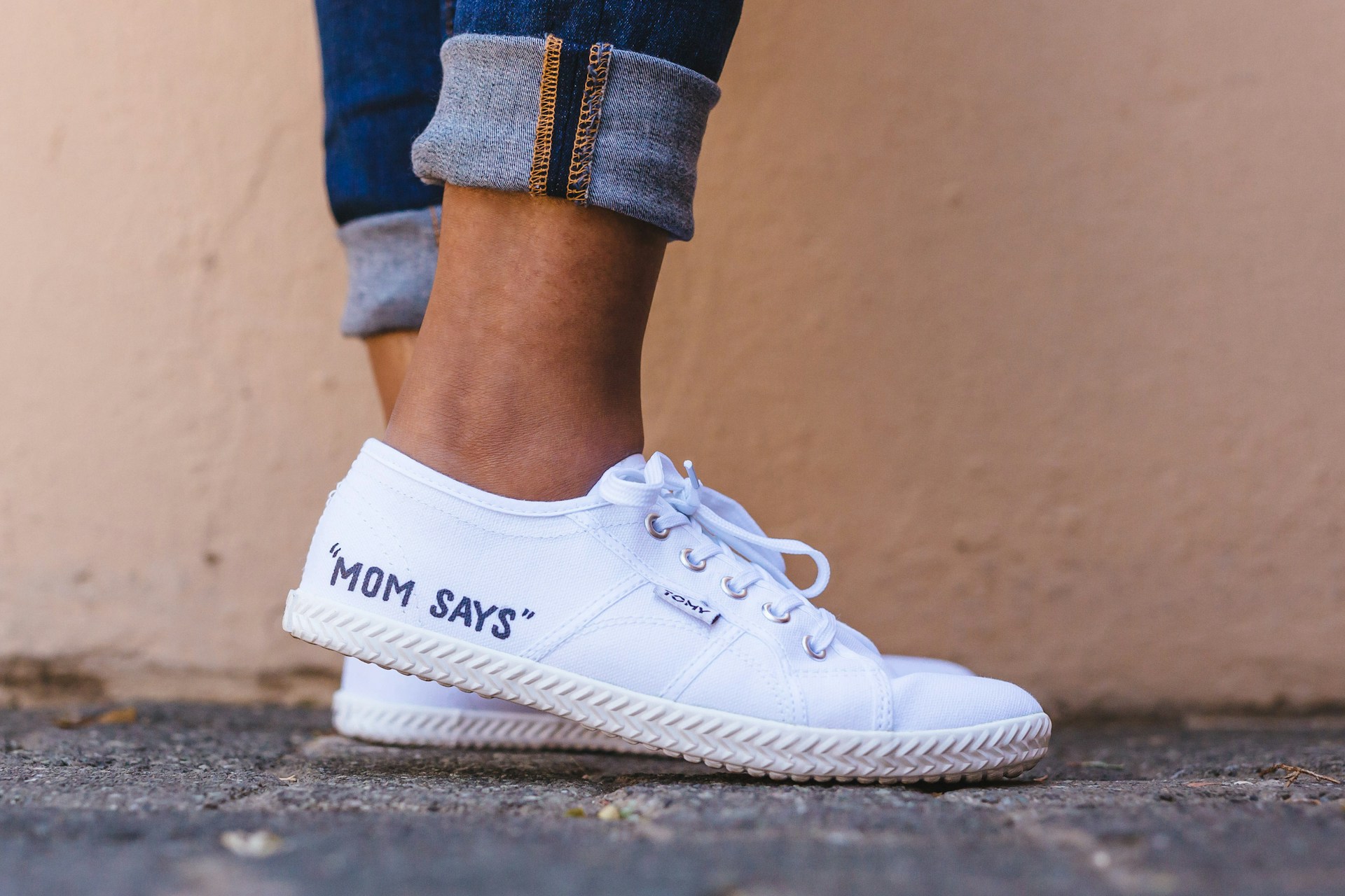Historia sneakersów: Jak sportowe buty podbiły świat? 